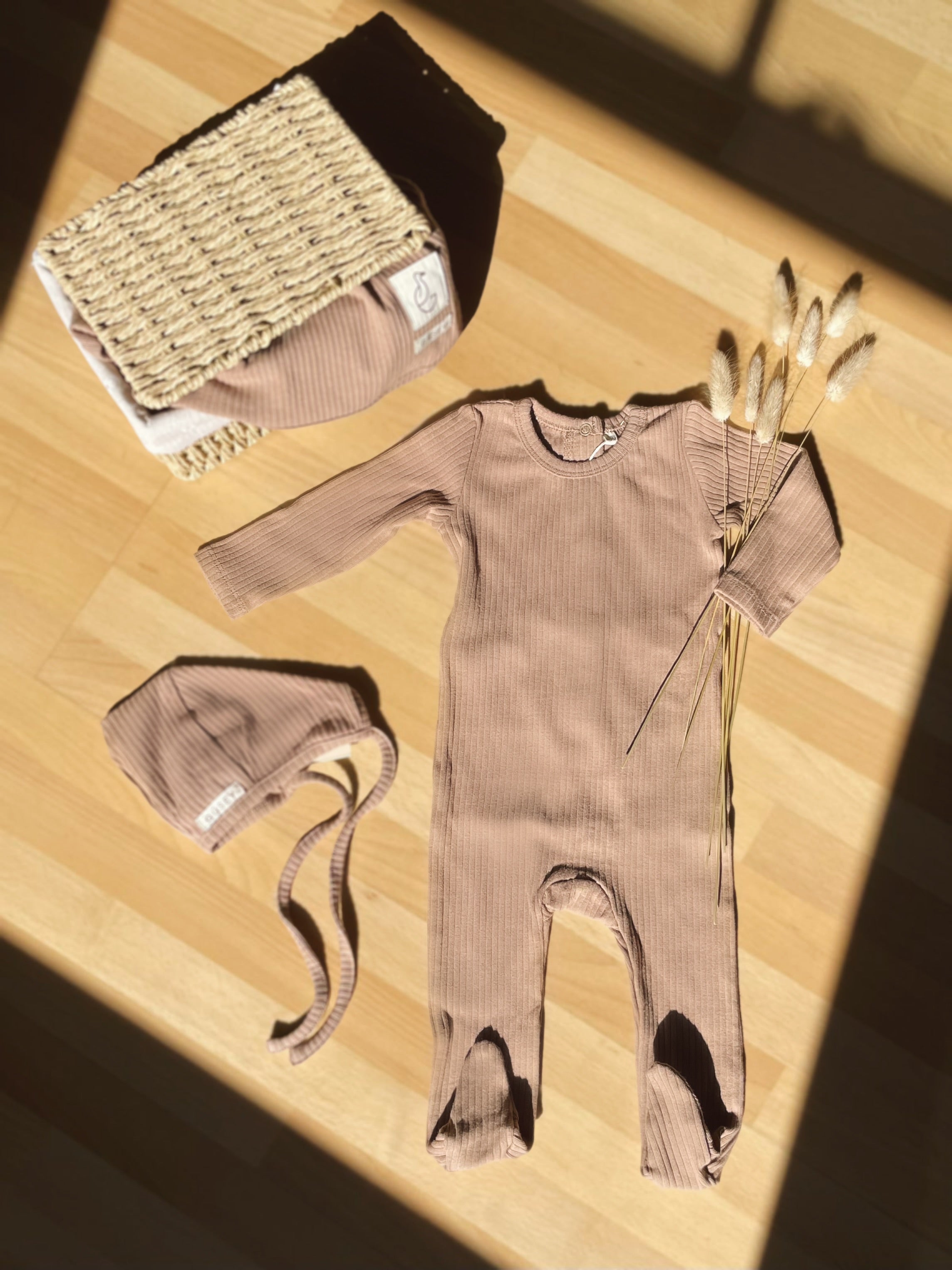 Layette set (brown)